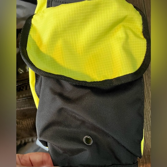 NWOT L.L. Bean messenger bag. Yellow & black. Cushioned strap. Many compartments - Picture 5 of 15